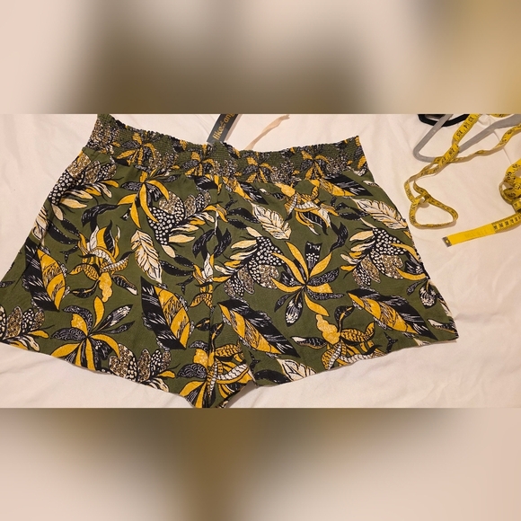 Like An Angel Shorts Womens 3X Leaf Floral Multicolor High Waist Elastic Resort - Picture 2 of 10